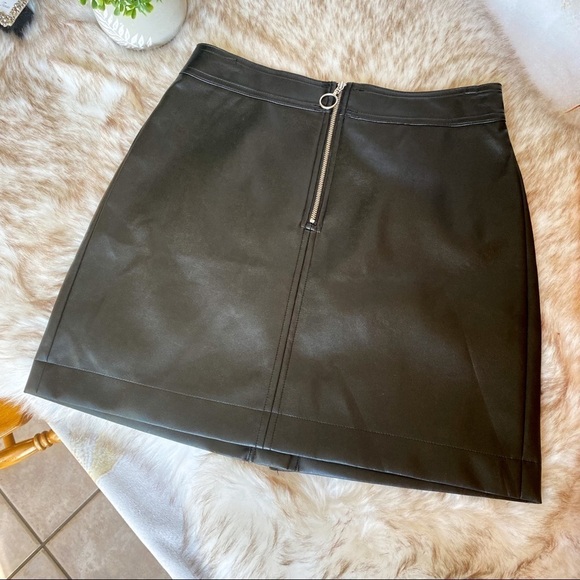 Aritzia Roxanne Skirt 2 - Picture 1 of 9